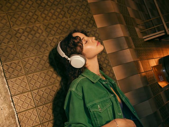 Headphones & Soundbars