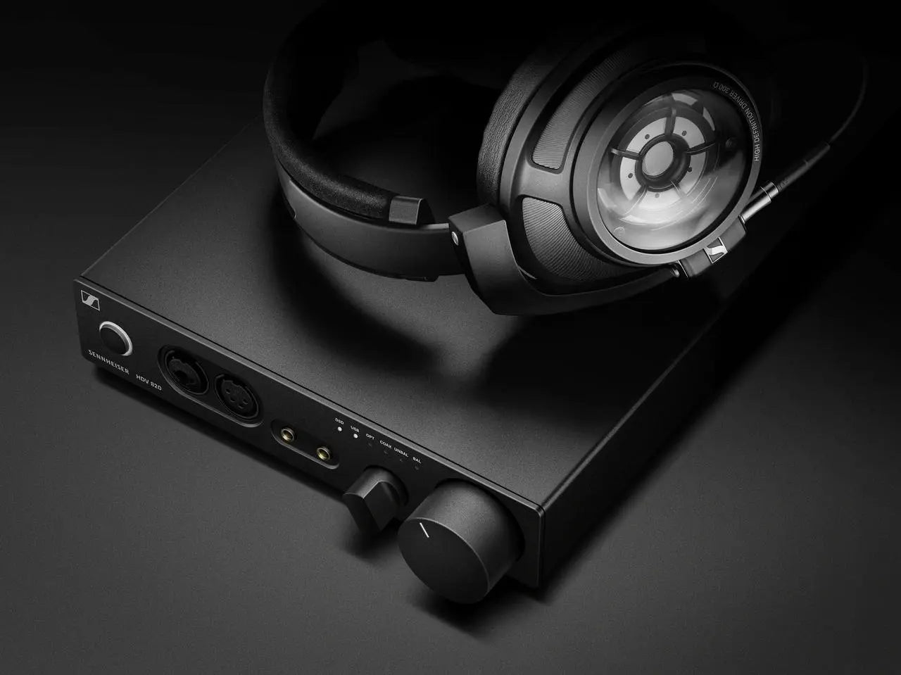  HDV 820 Amplifier Desktop